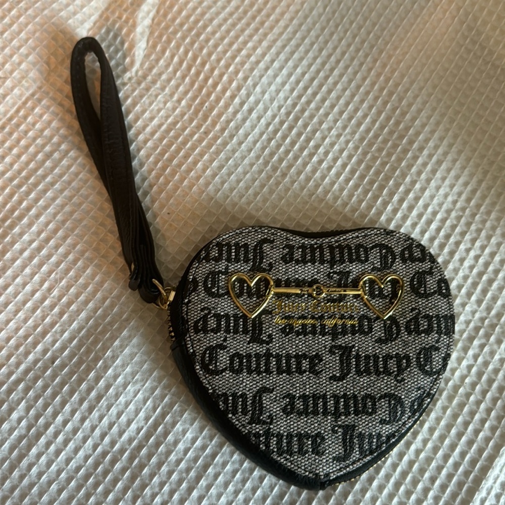 JUICY Couture Heart Wristlet Purse Wallet Bag Heart